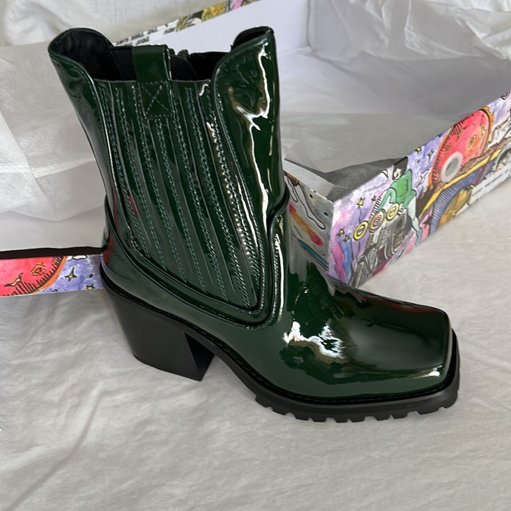 ✨HP✨ NIB JC PATENT MOTO BOOTS  (8.5)